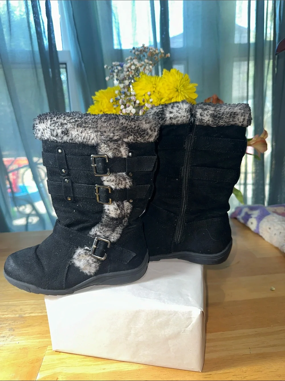 🤩Kid’s Black Faux-Fur Trim Winter Boots with Decorative Buckles & Lining. 🎁3